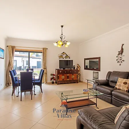 3-bedroom House With Pool In Albufeira