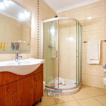 3-bedroom House With Pool In Albufeira