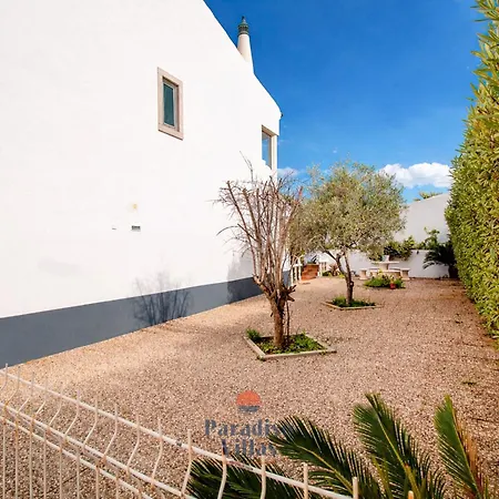 Villa 3-bedroom House With Pool In *