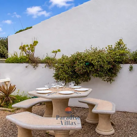 3-bedroom House With Pool In Villa